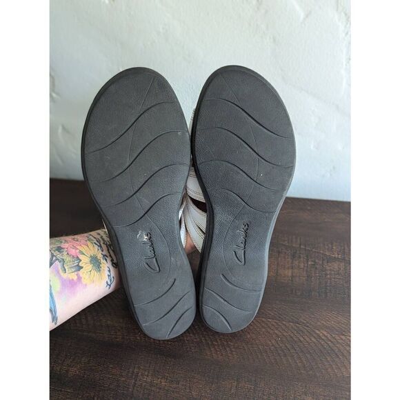 Clarks Collections White Three Strap Leisa Lakia Slide Sandals - Size 11 - Picture 6 of 7